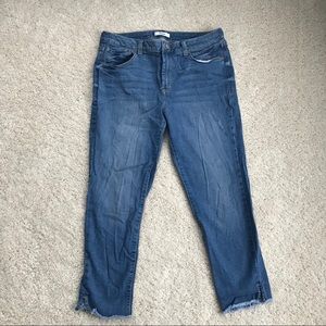 Kensie Light-wash Crop Jeans w/ Slight Fringe